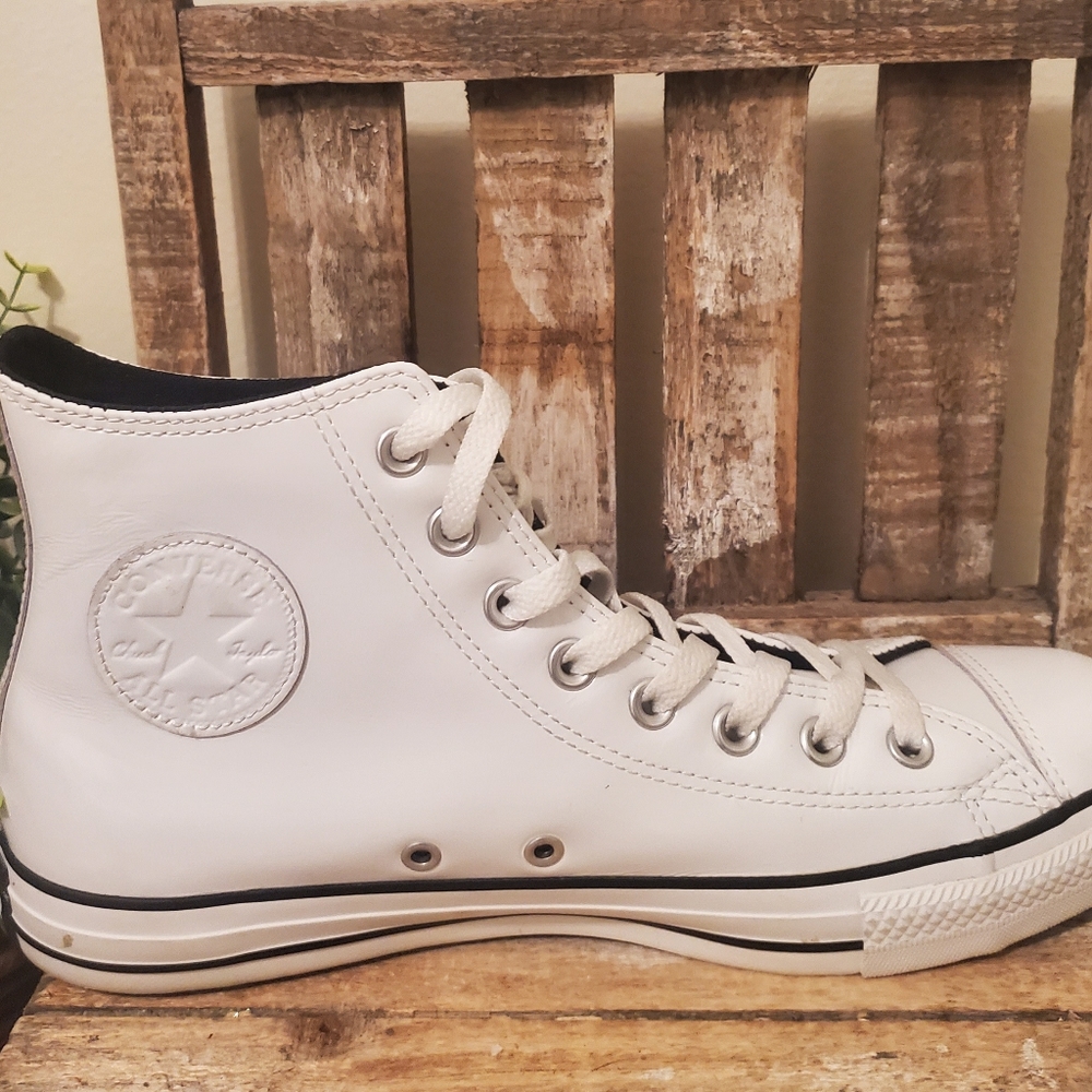 Converse Chuck Taylor 111132 Patent Leather Sneakers Men’s 9 Womens 11 White